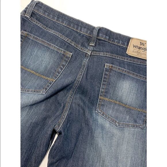 EUC Men’s Wrangler Authentic Jeans - Picture 4 of 6